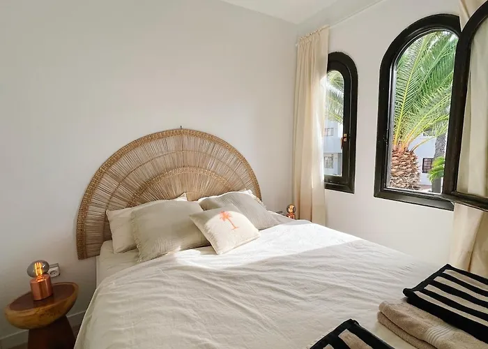 Que Vida! - With Pool